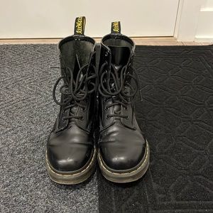 Dr Martens black classic boot